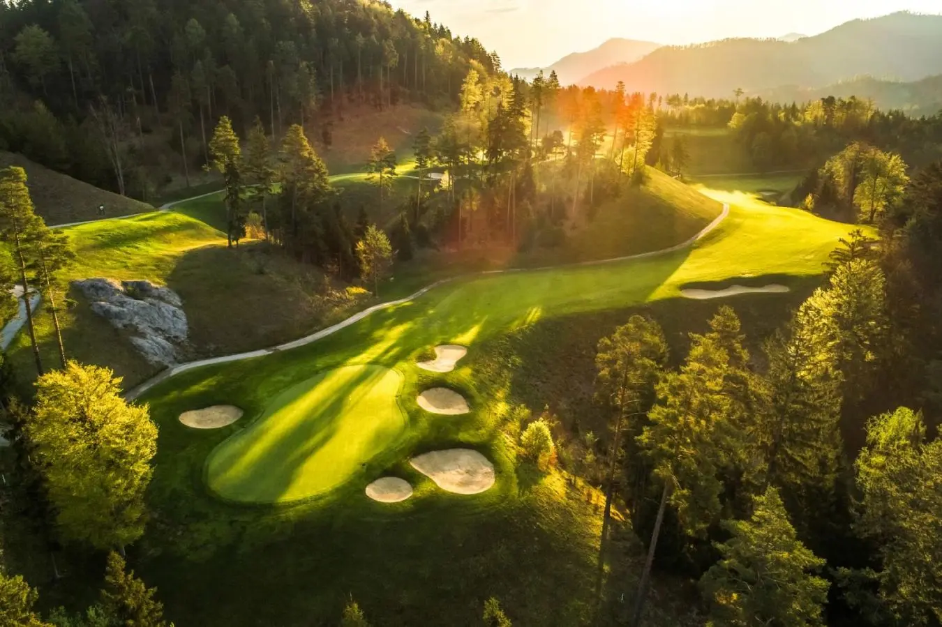 The-loge hero banner of golf club